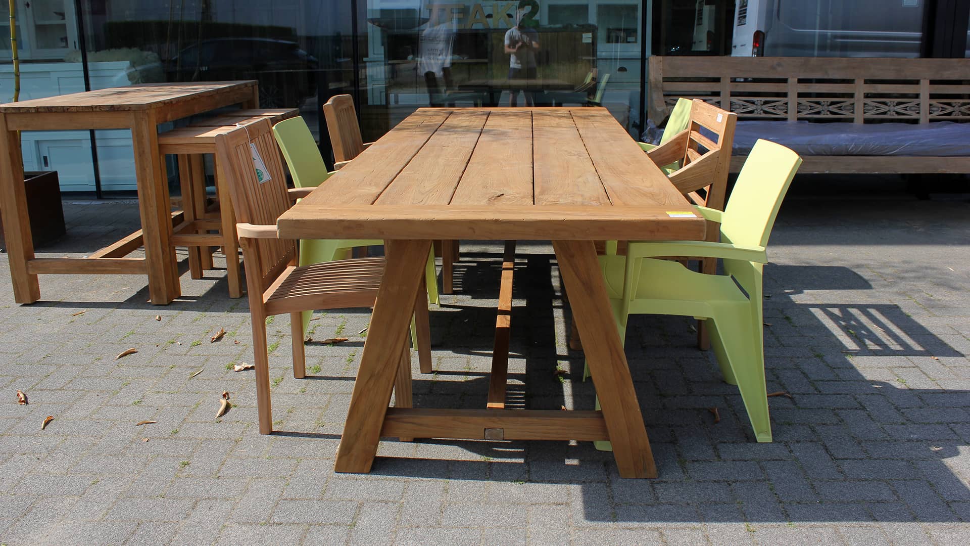 Landelijke tuintafel teakhout met apart onderstel.