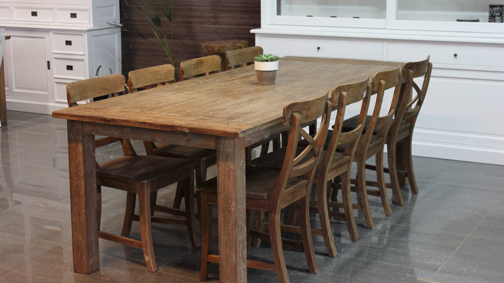 Landelijke eettafel in oud teakhout, eetkamertafel bij TEAK2.