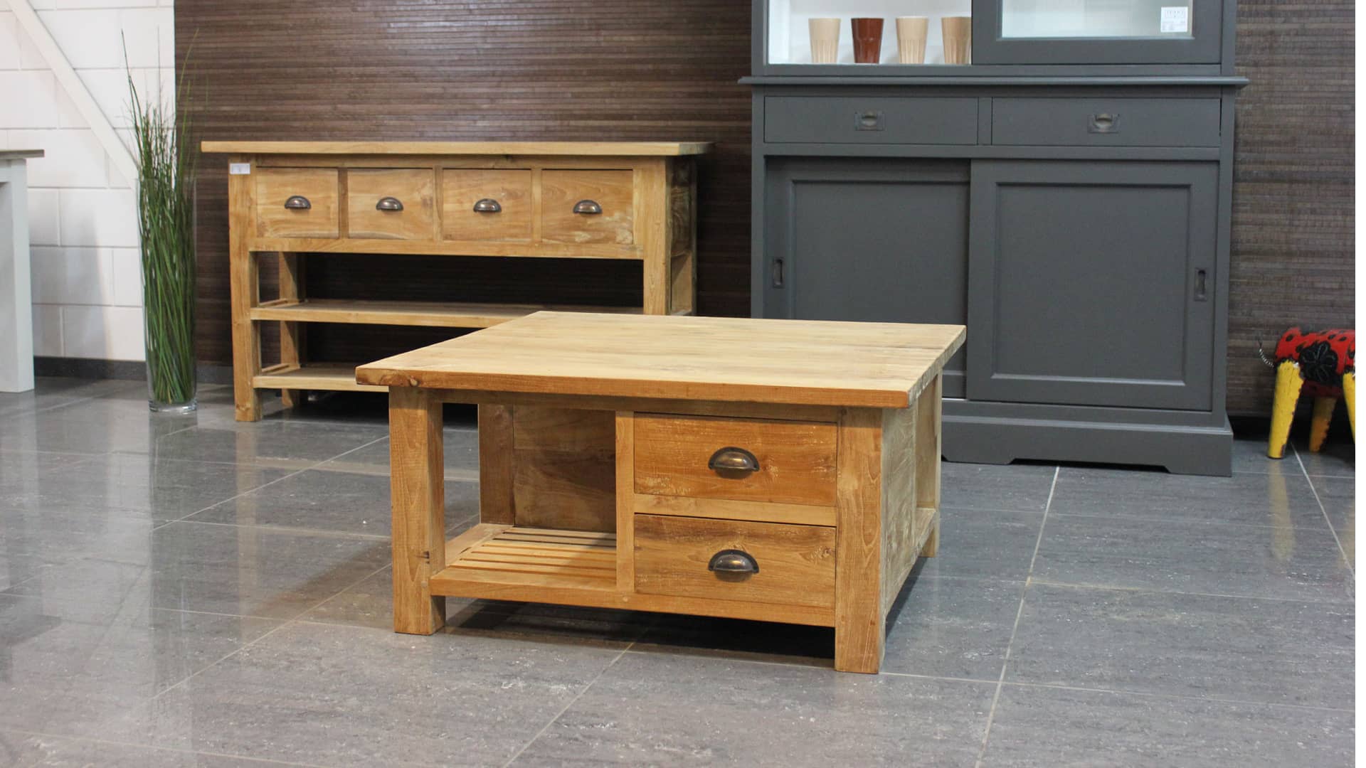 Vierkante salontafel in landelijk hout, teak.