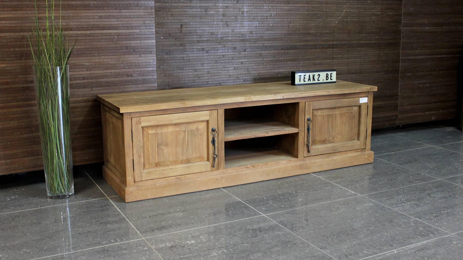 Landelijk houten Tv-meubel, massief teakhout.