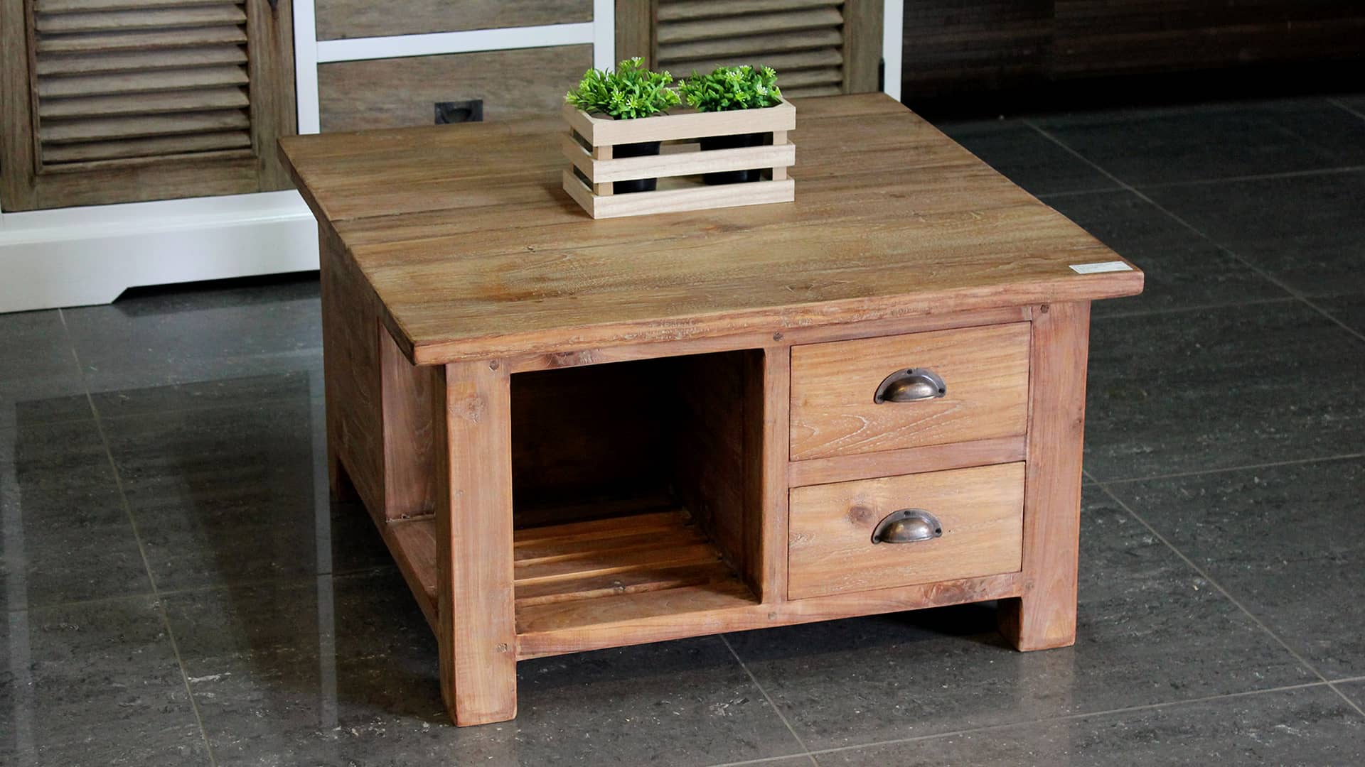 Vierkante salontafel in landelijk hout, teak.