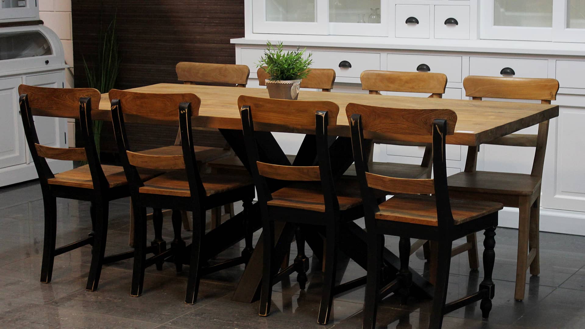 Landelijke stoelen teak in massief hout.