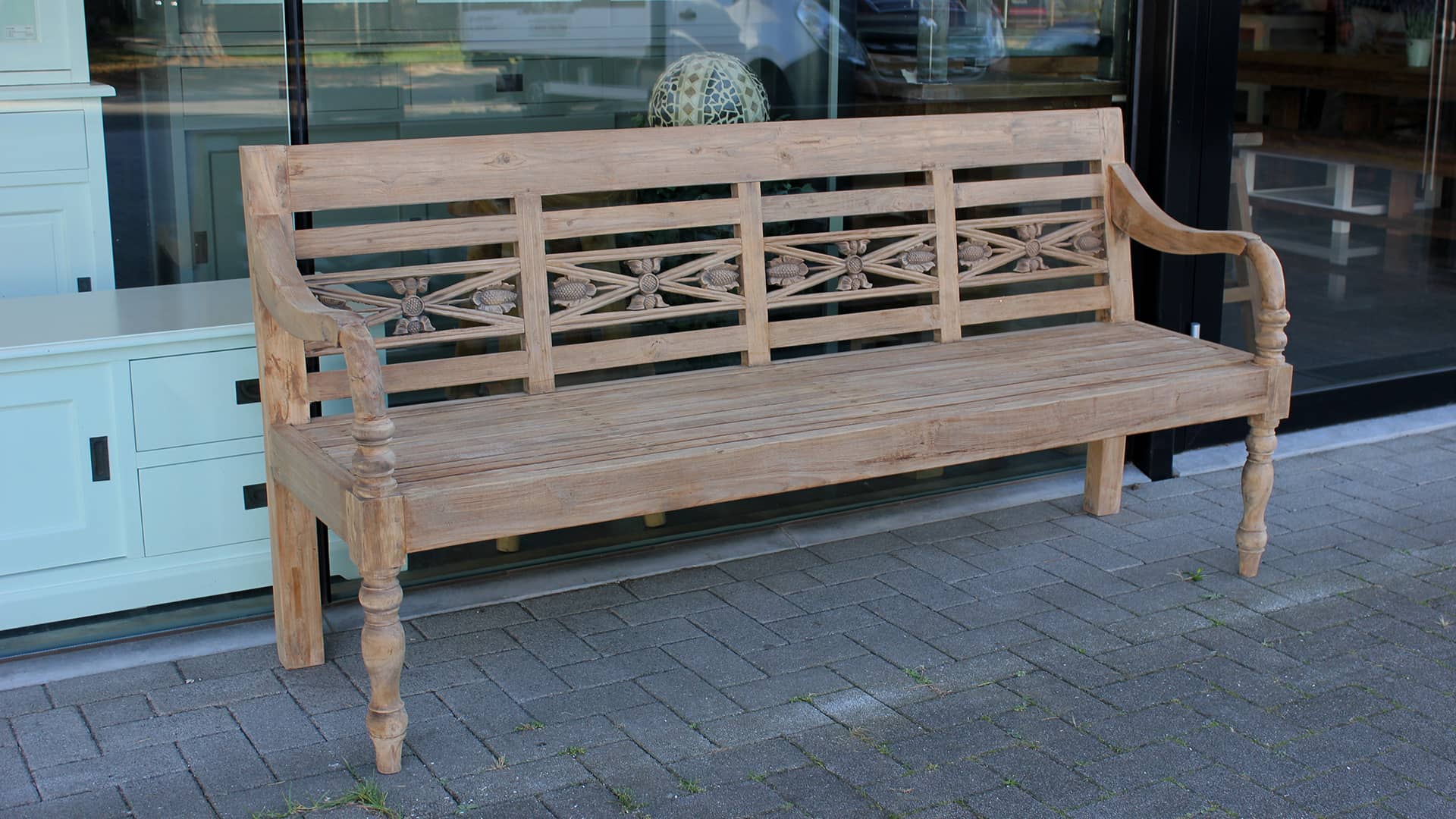 Luxe oud teakhouten stationsbank met rugleuning, aparte tuinbank.